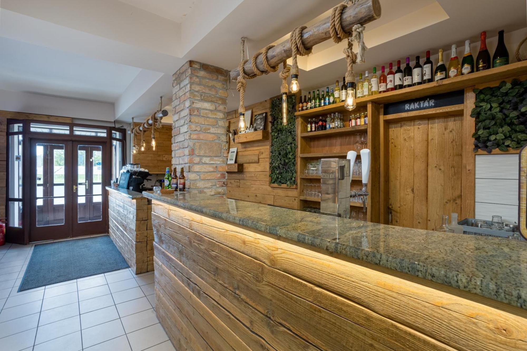 Forro Fogado & Bauer Bistro Roszke